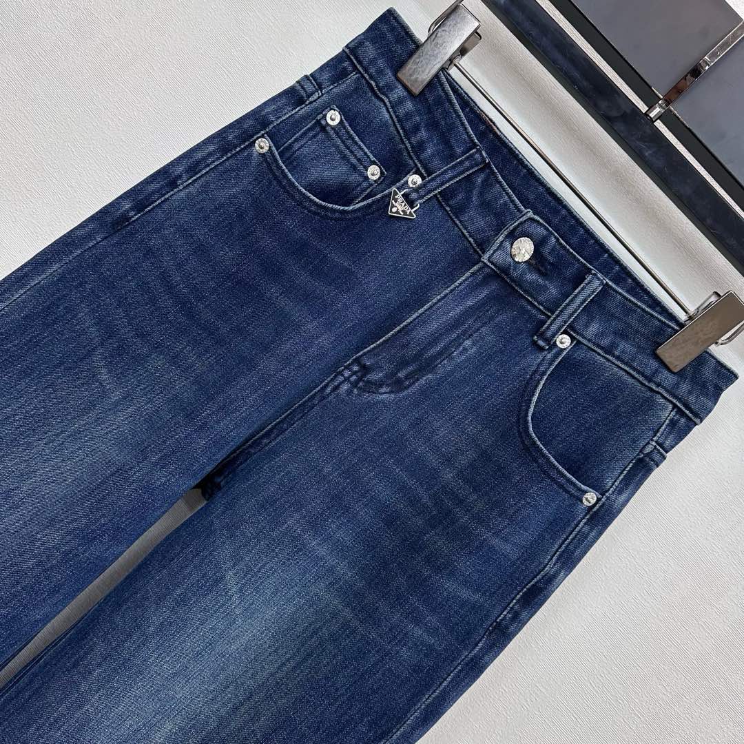 26NEW Pleated Distressed Jeans