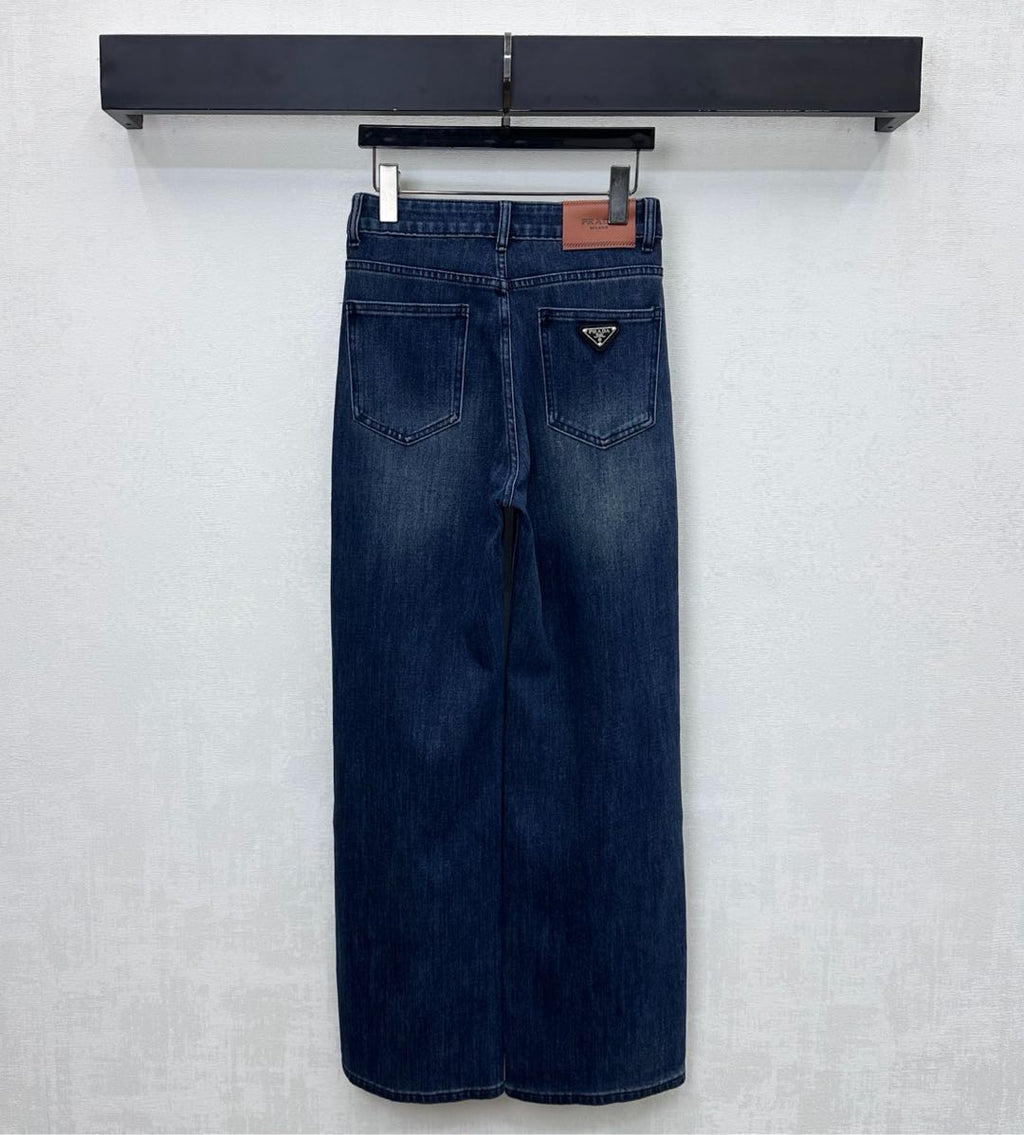 26NEW Pleated Distressed Jeans