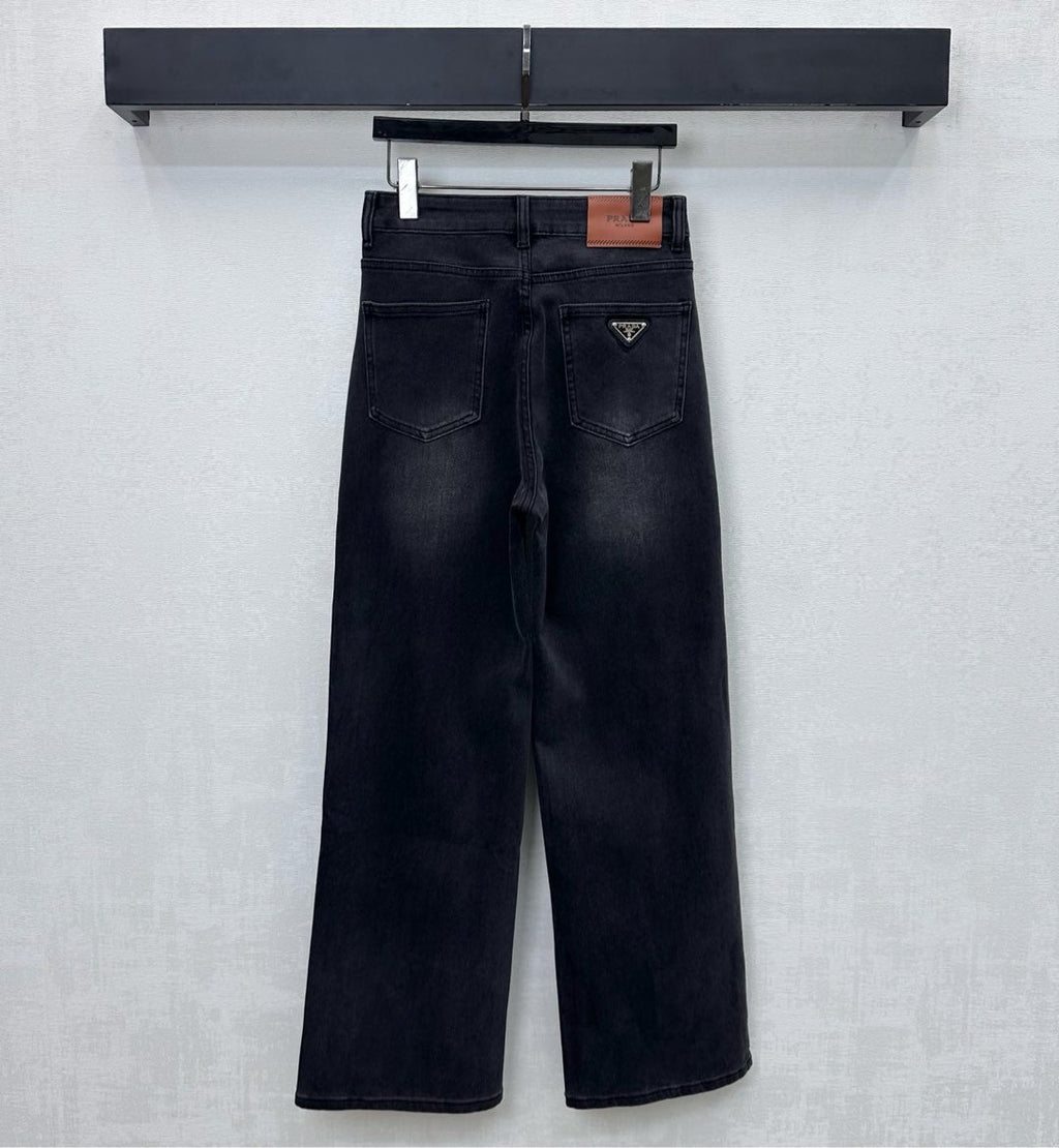 26NEW Pleated Distressed Jeans
