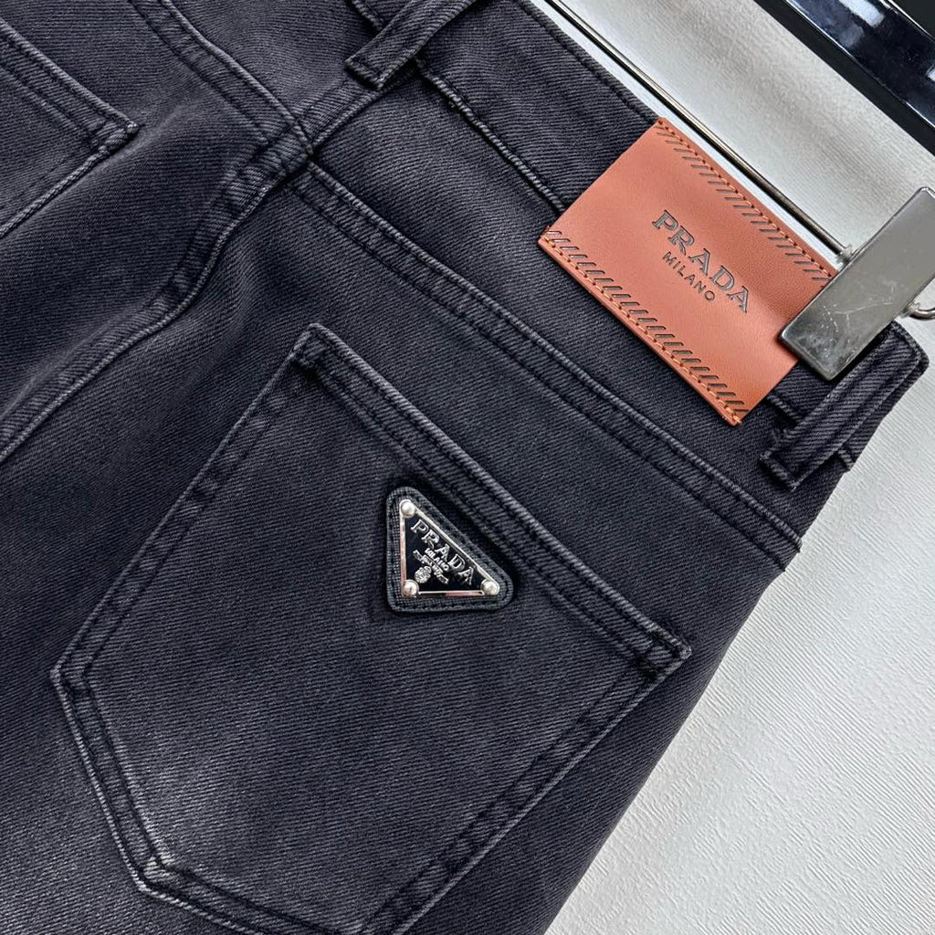 26NEW Pleated Distressed Jeans