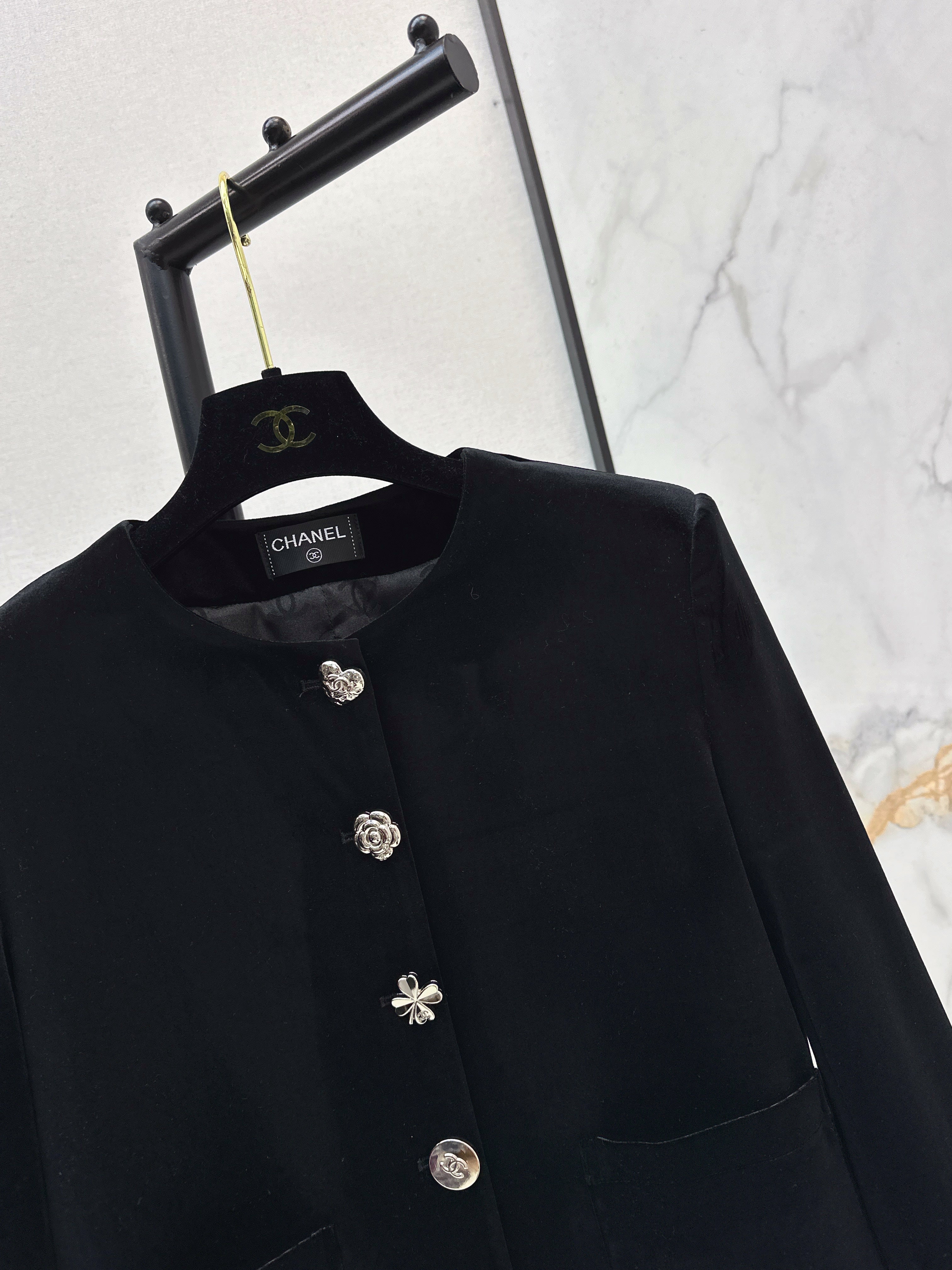 26NEW Decorative Velvet Coat