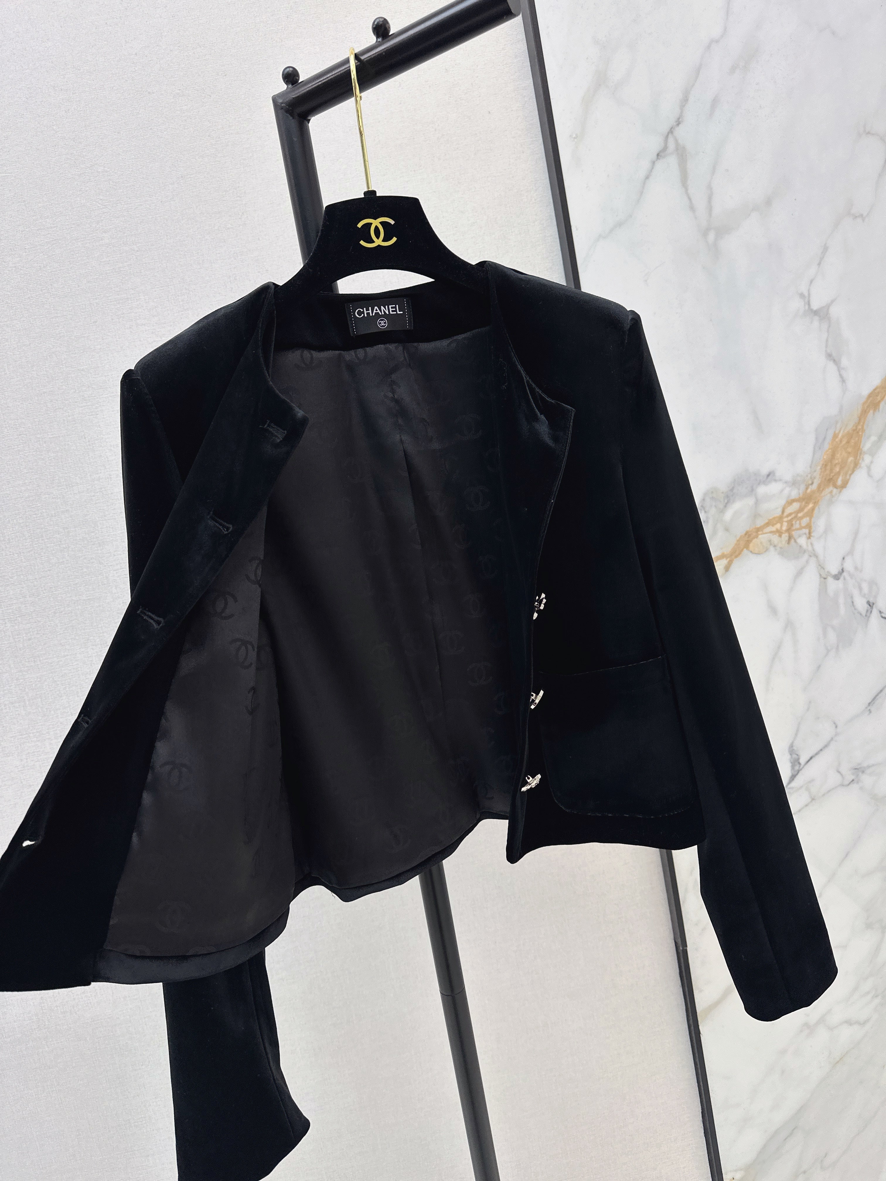 26NEW Decorative Velvet Coat