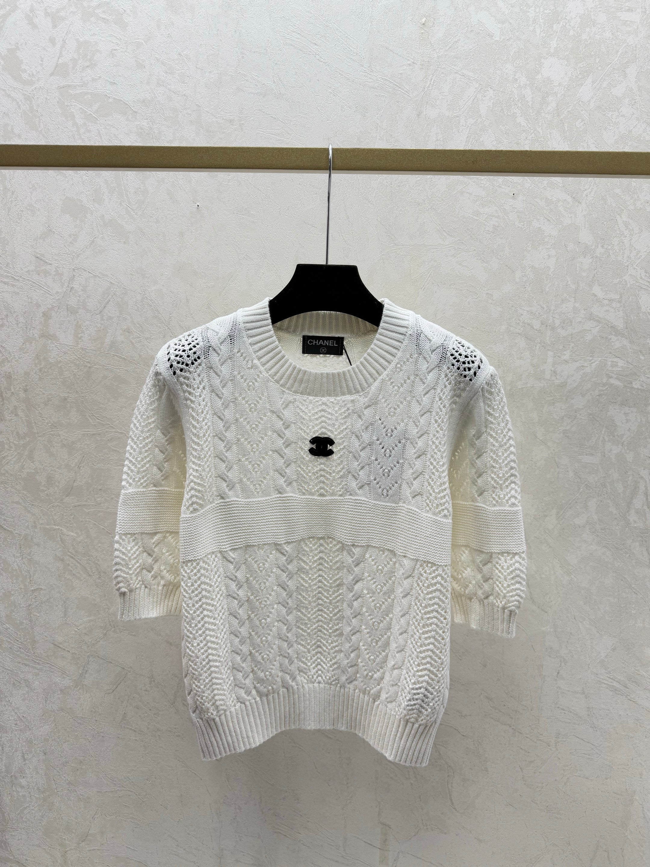 26NEW Solid Color Simple Hollow-Out Round Neck Knit Short Sleeve