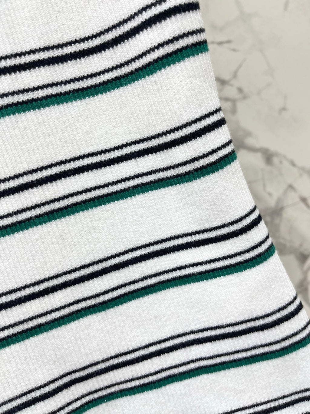26NEW striped short-sleeved knit sweater