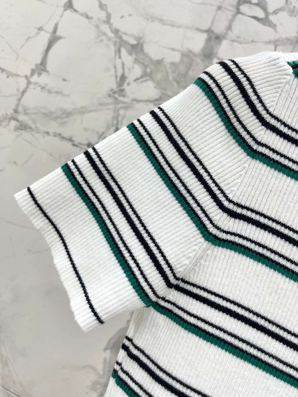 26NEW striped short-sleeved knit sweater