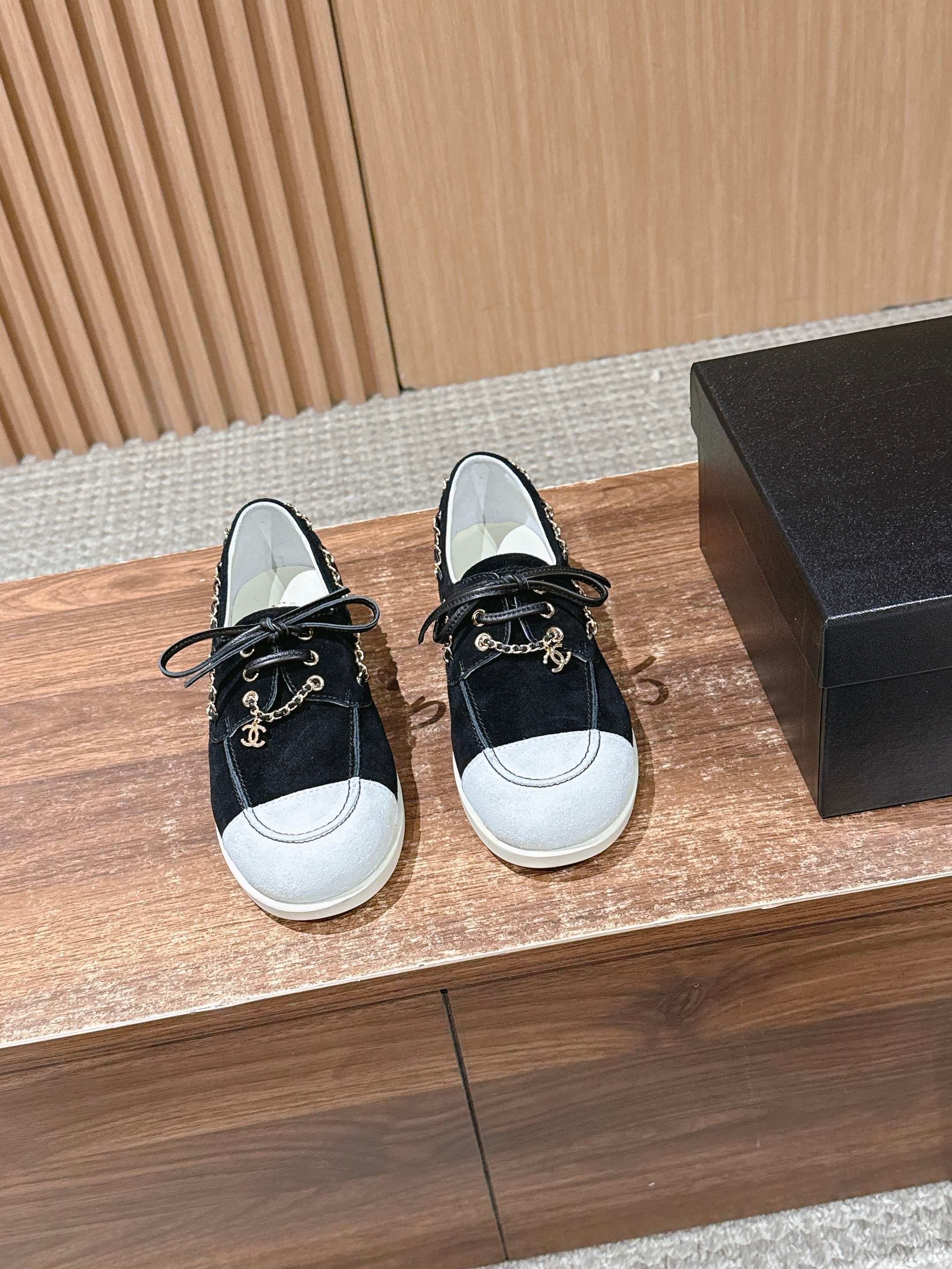 26NEW Color Block Suede Loafers