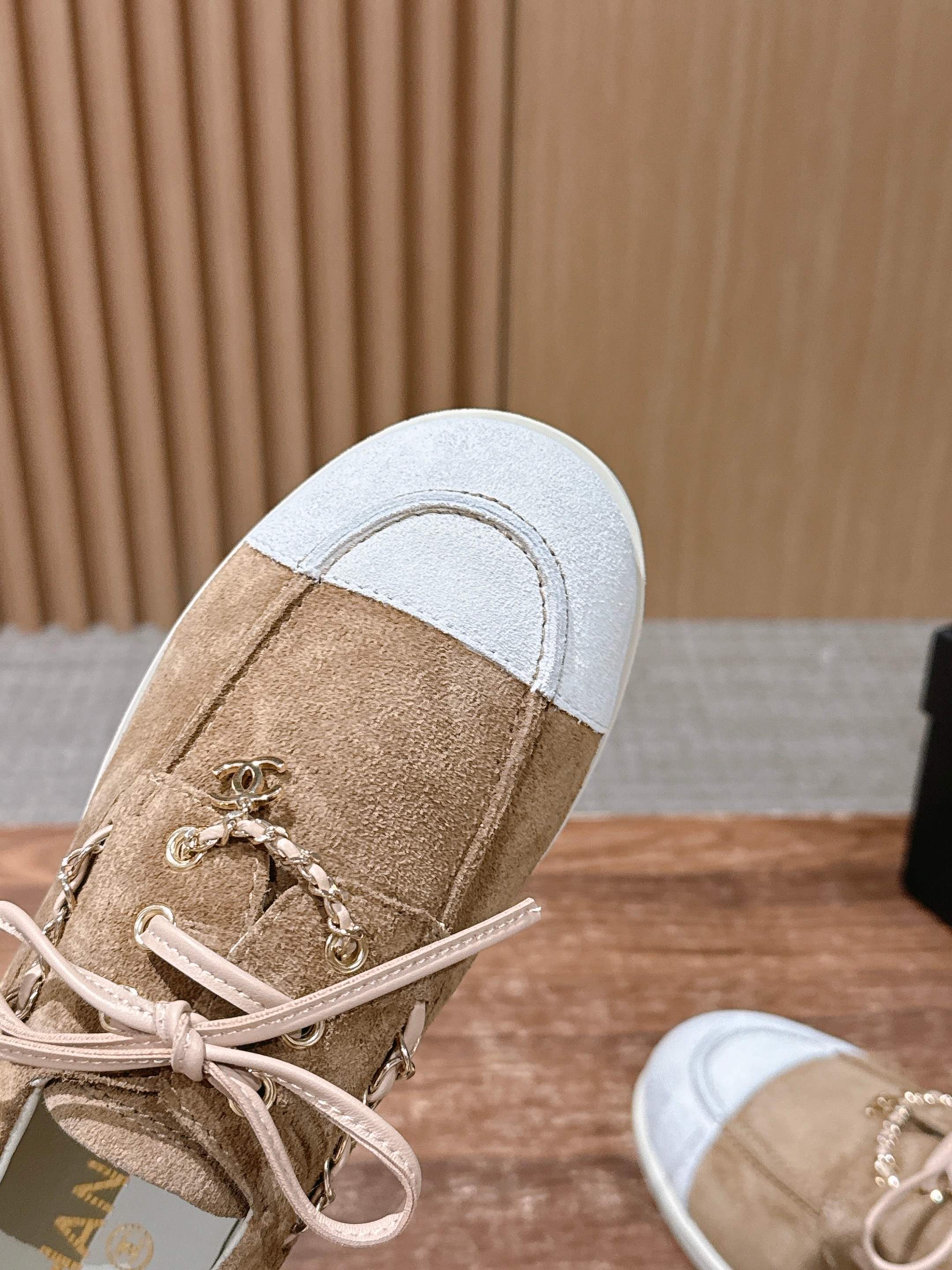 26NEW Color Block Suede Loafers