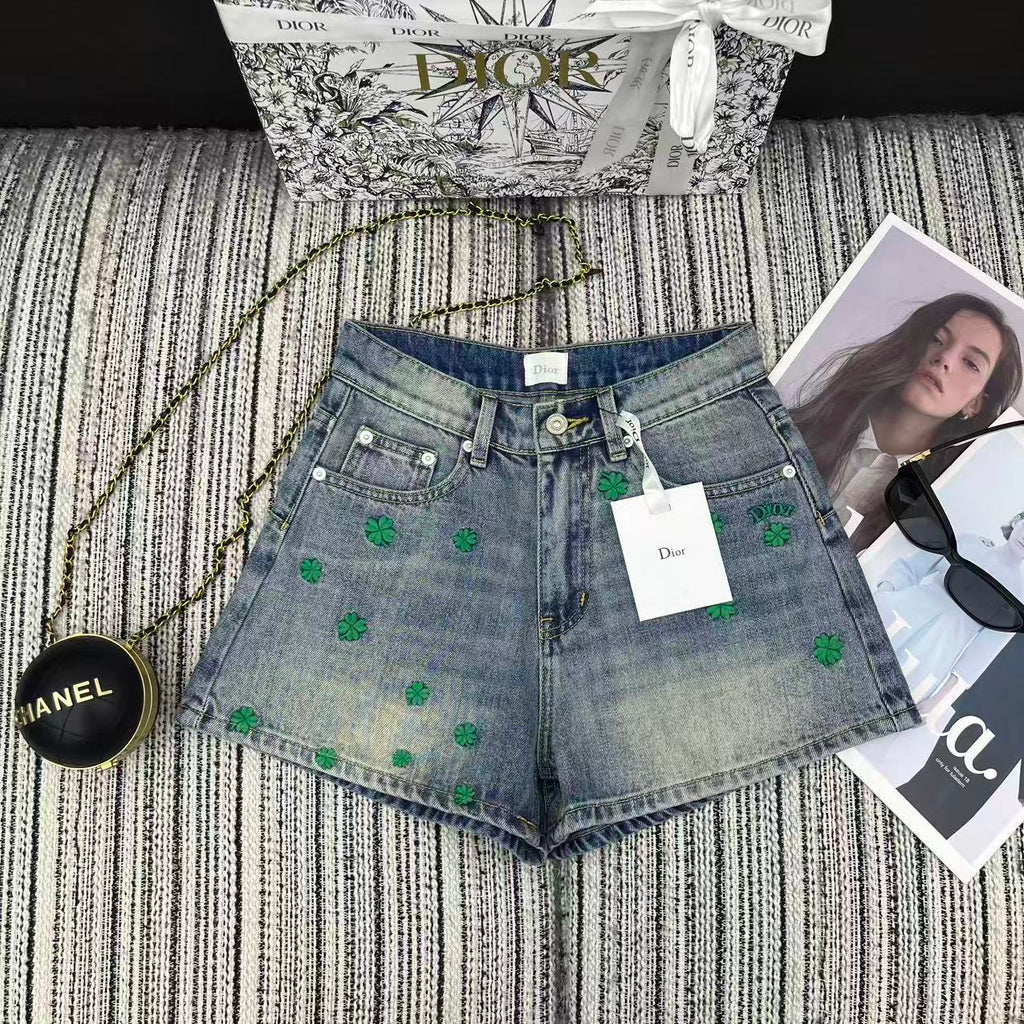 26NEW Embroidered Flower Denim Shorts
