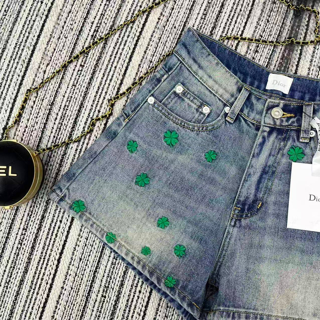 26NEW Embroidered Flower Denim Shorts