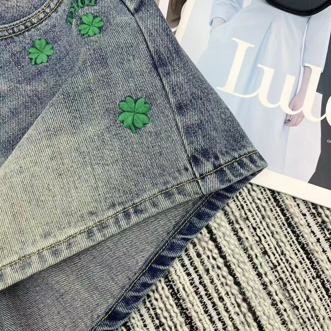 26NEW Embroidered Flower Denim Shorts