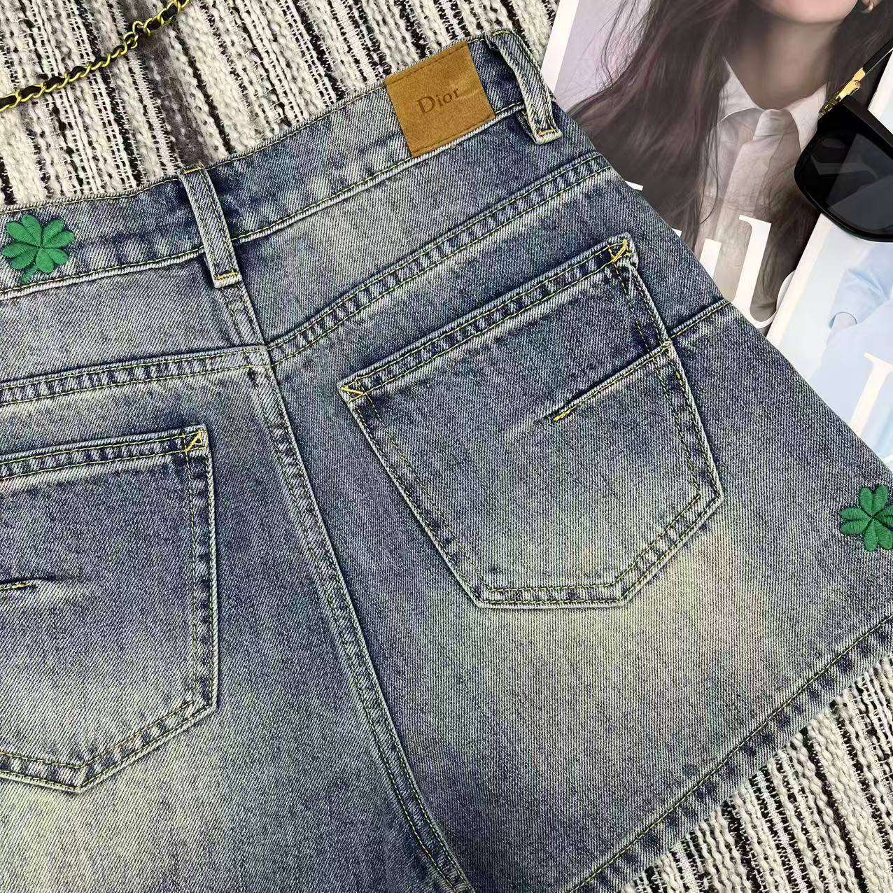 26NEW Embroidered Flower Denim Shorts