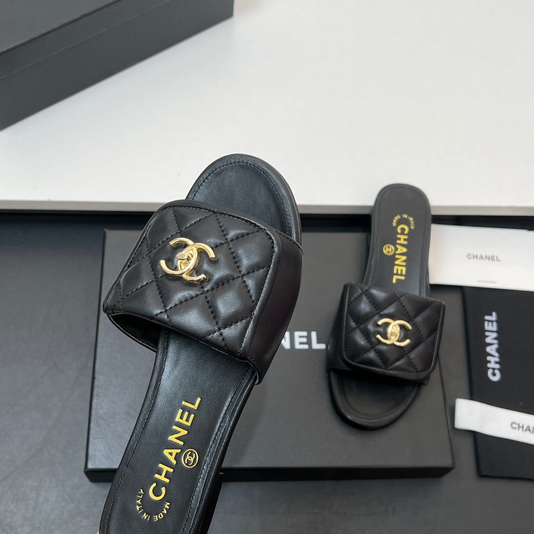 26NEW Sandals