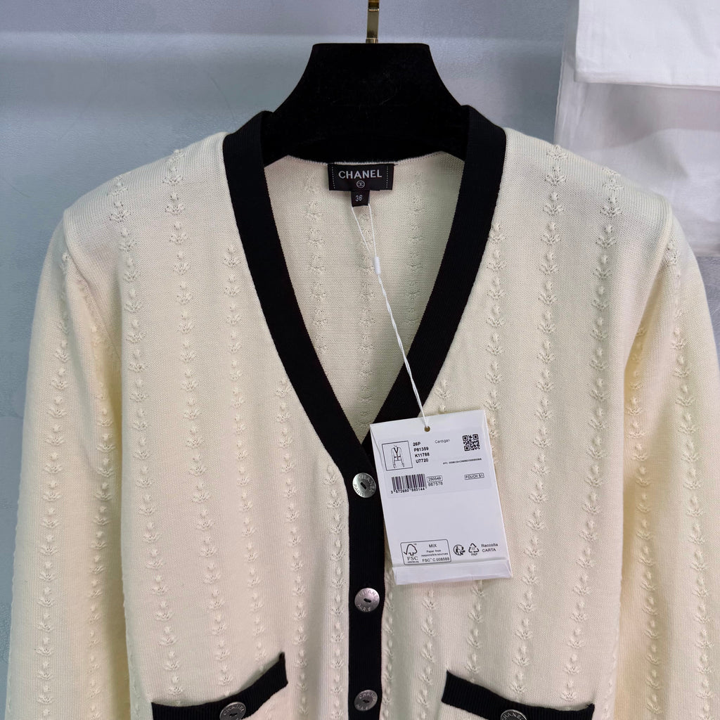 26NEW Early Spring V-neck Cardigan