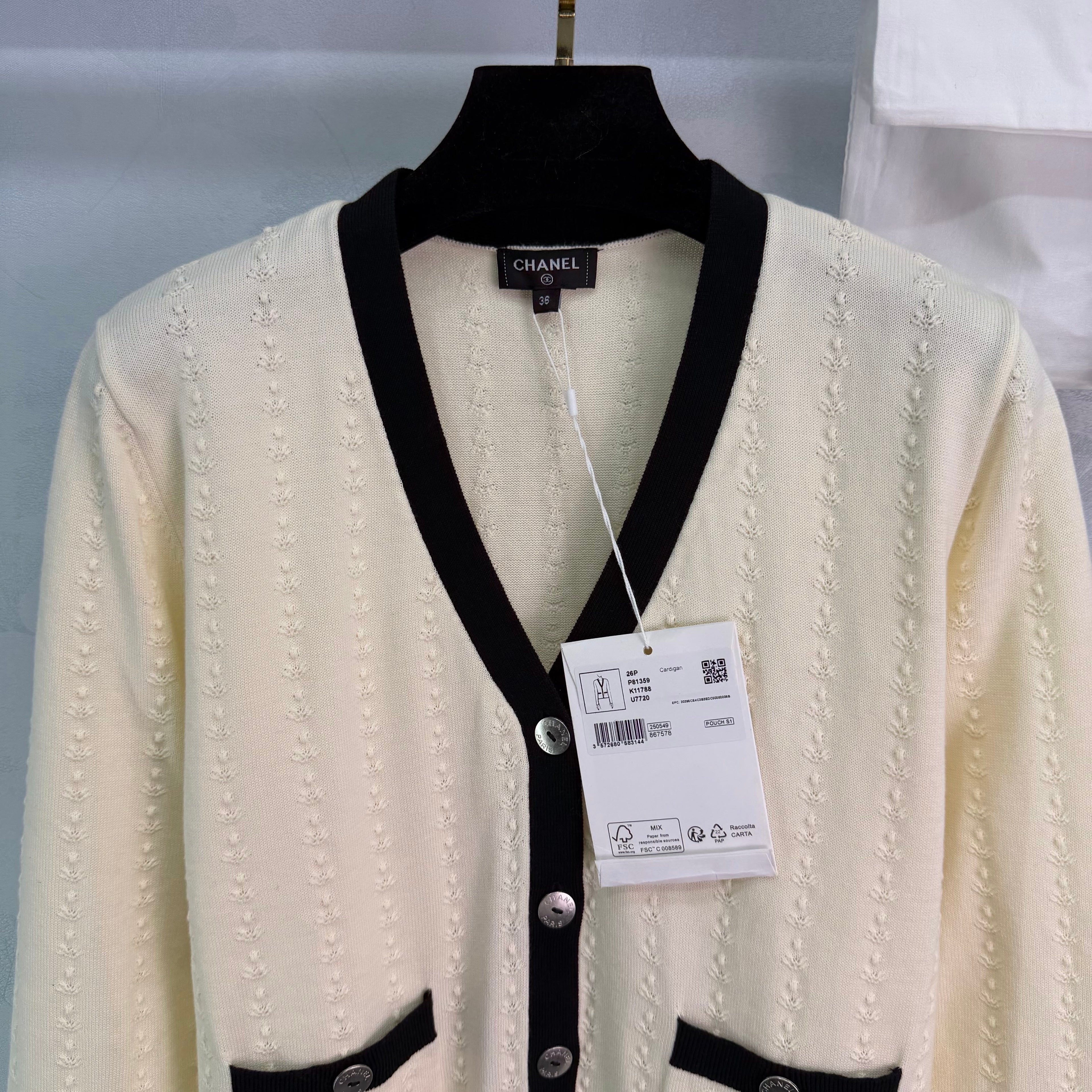 26NEW Early Spring V-neck Cardigan