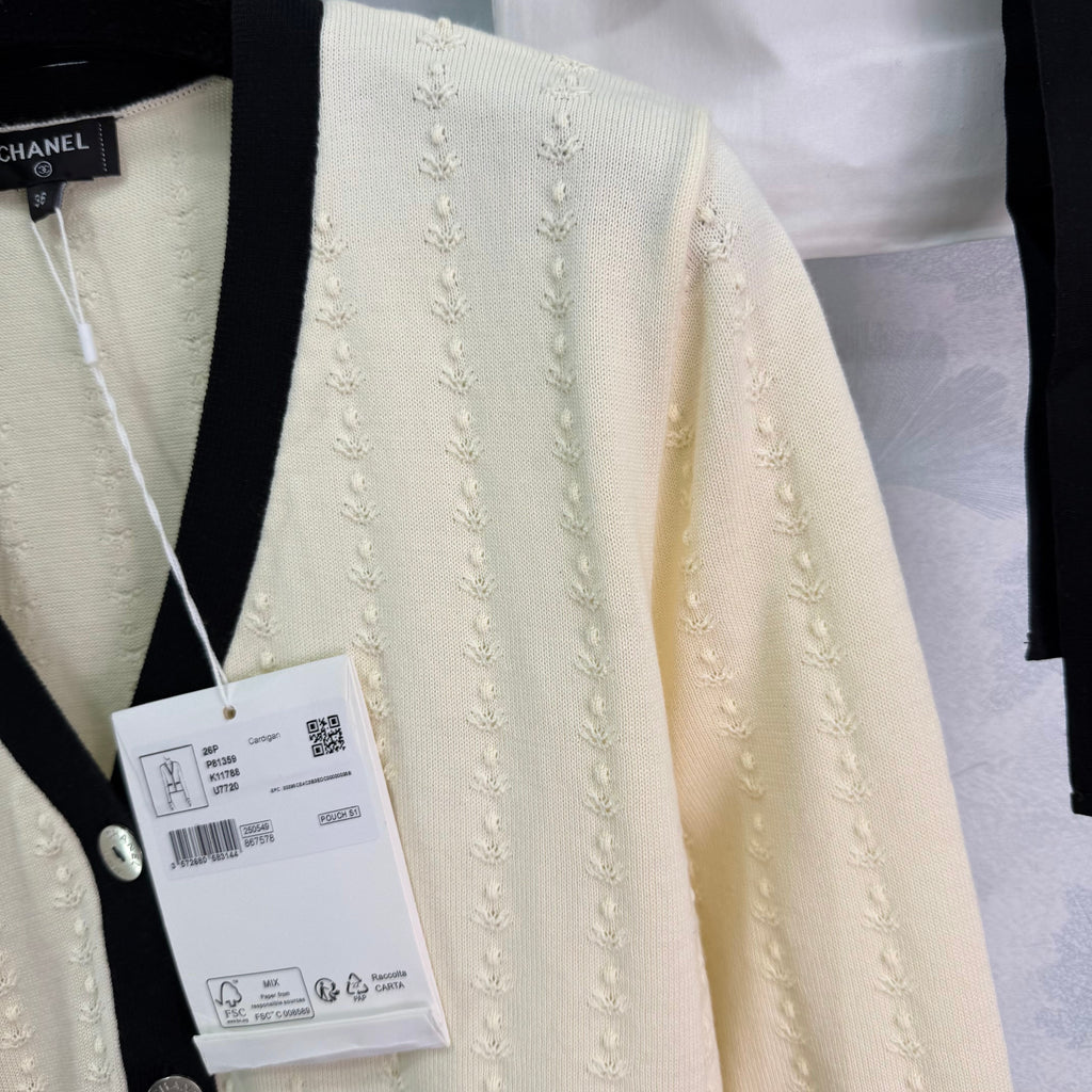 26NEW Early Spring V-neck Cardigan