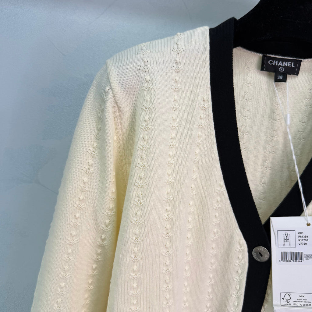 26NEW Early Spring V-neck Cardigan