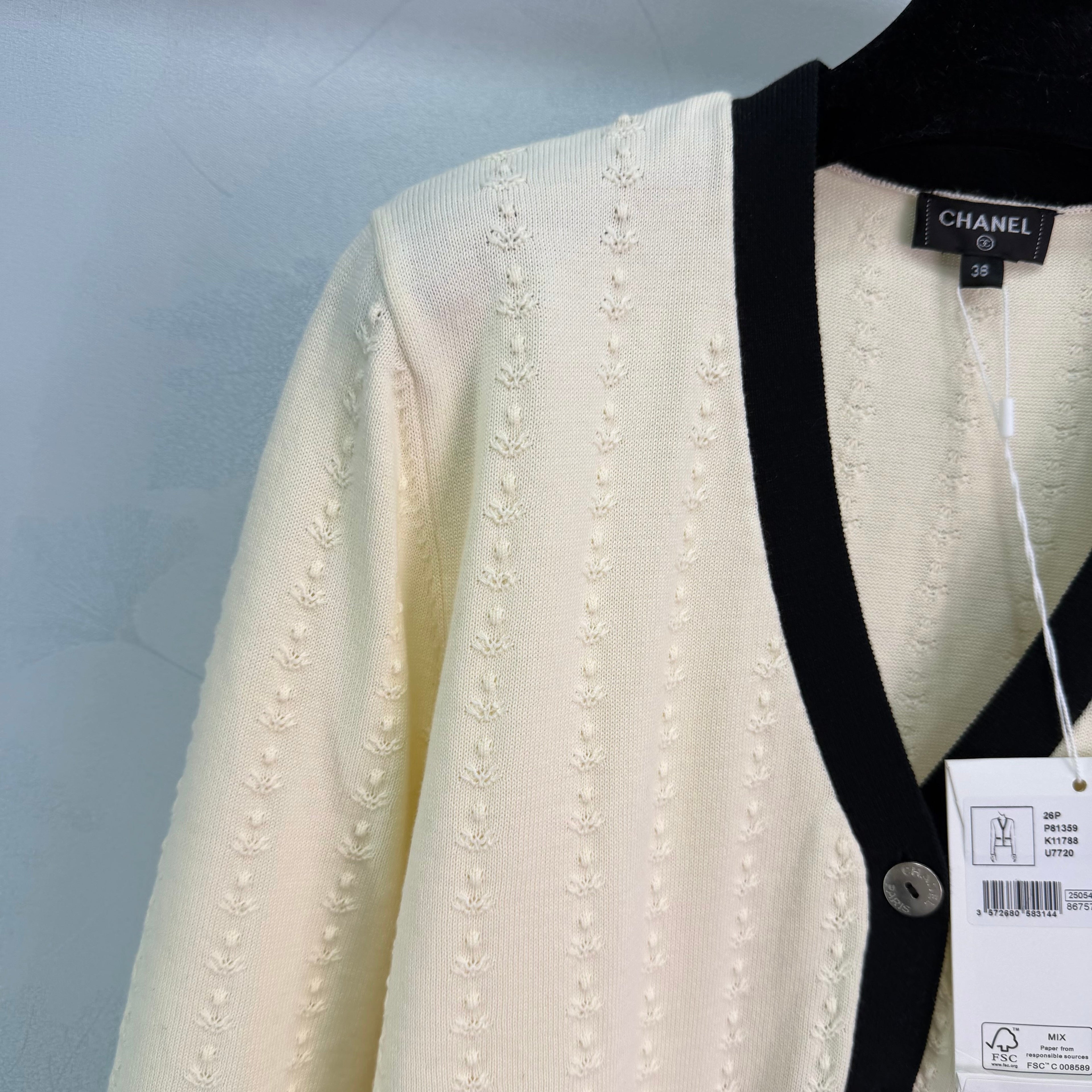 26NEW Early Spring V-neck Cardigan