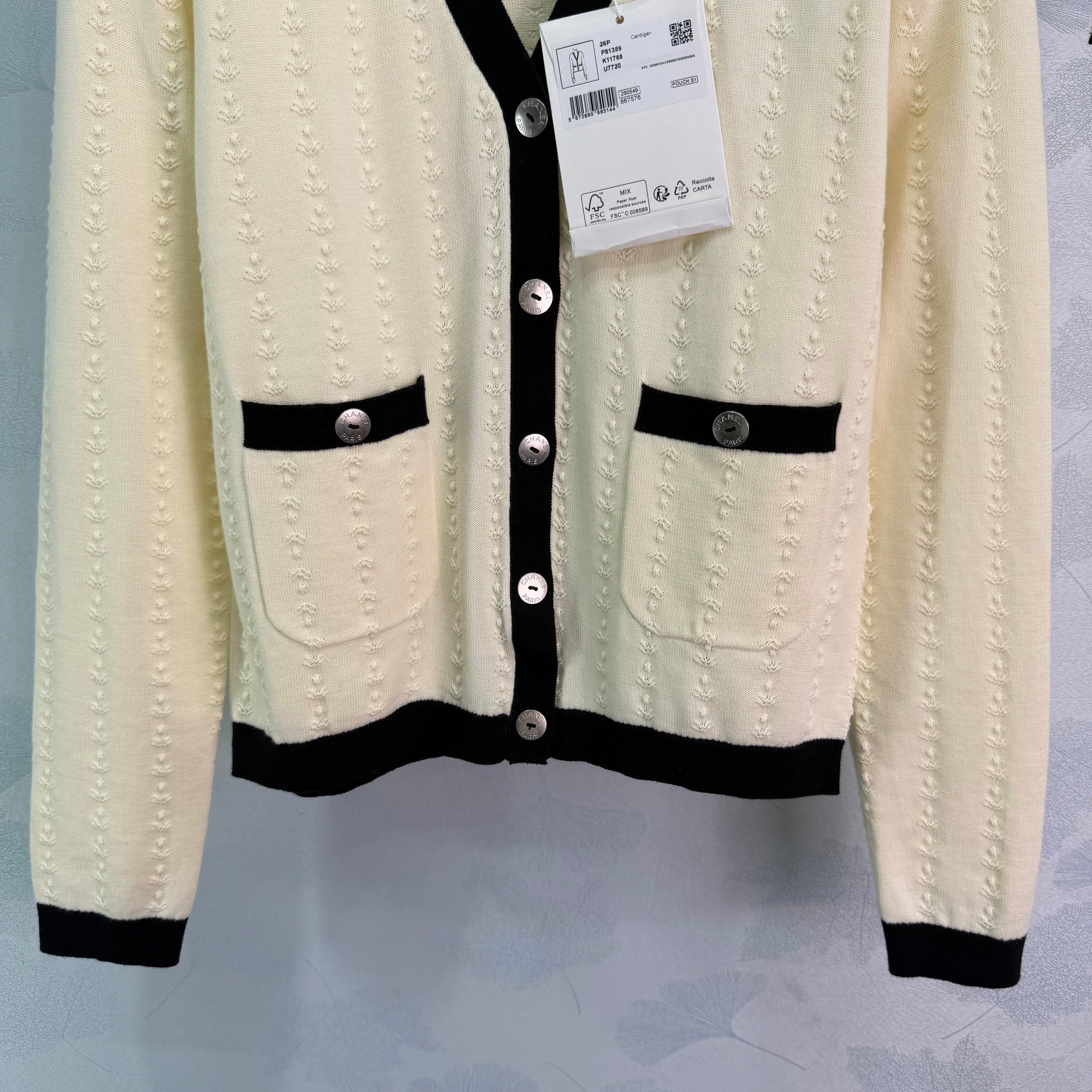 26NEW Early Spring V-neck Cardigan