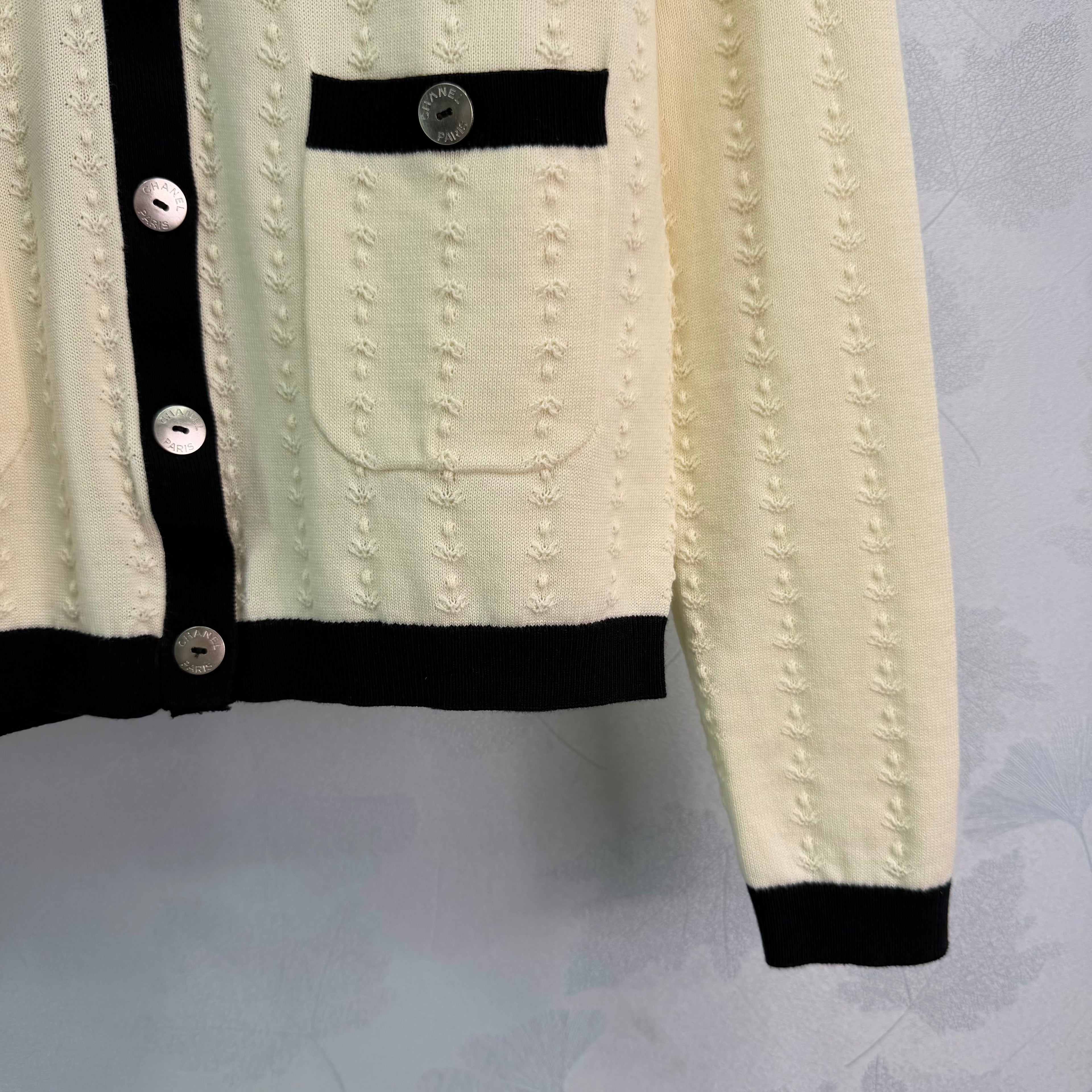 26NEW Early Spring V-neck Cardigan