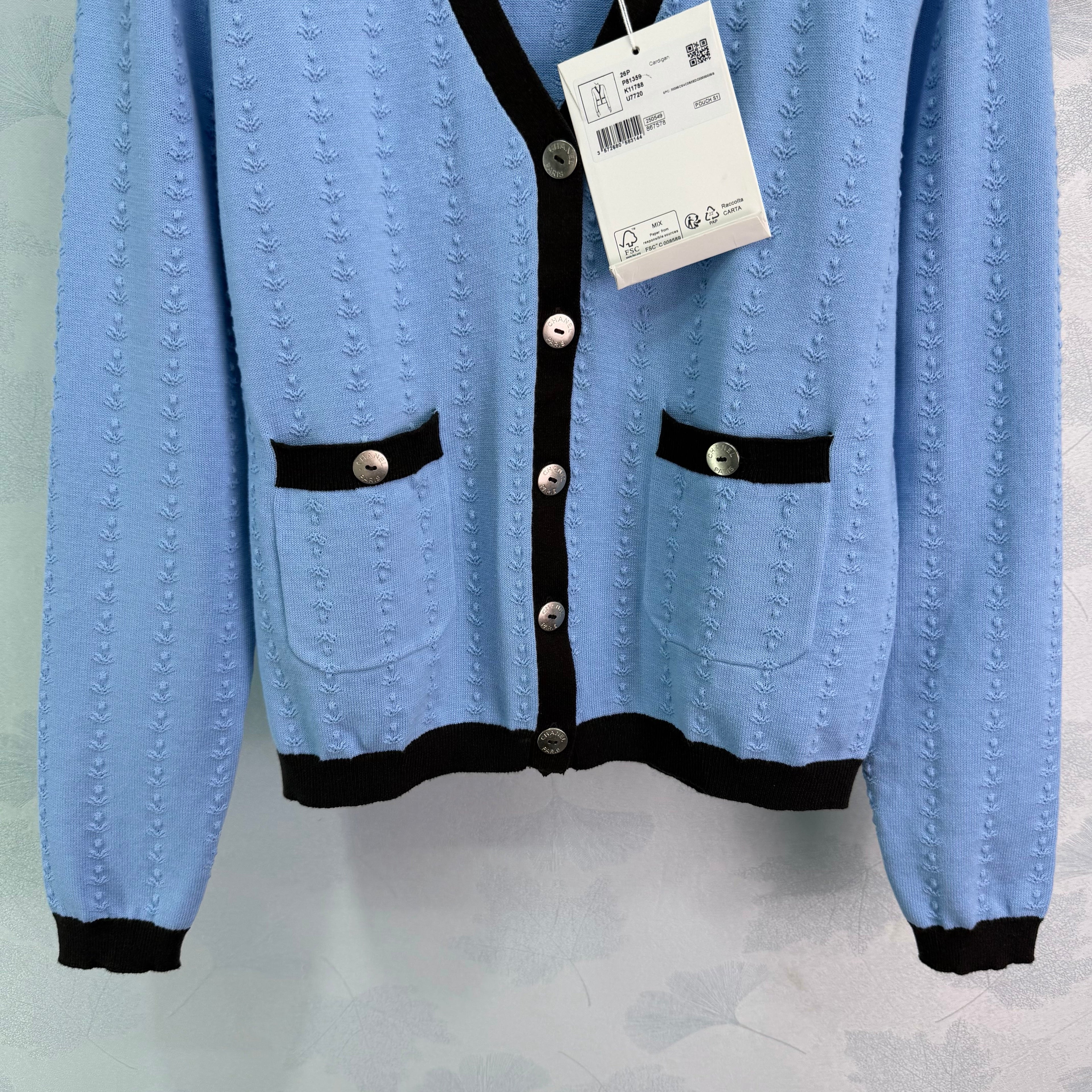 26NEW Early Spring V-neck Cardigan
