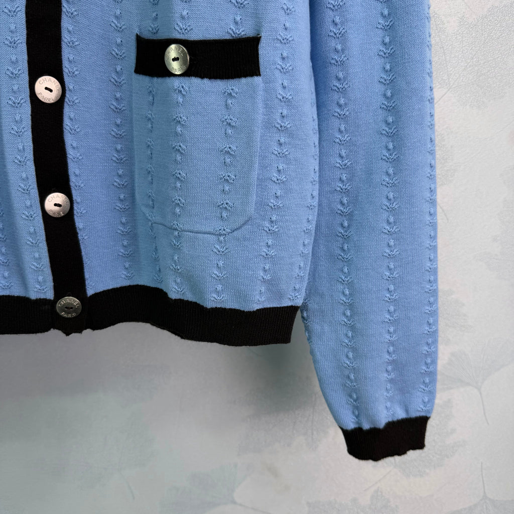 26NEW Early Spring V-neck Cardigan