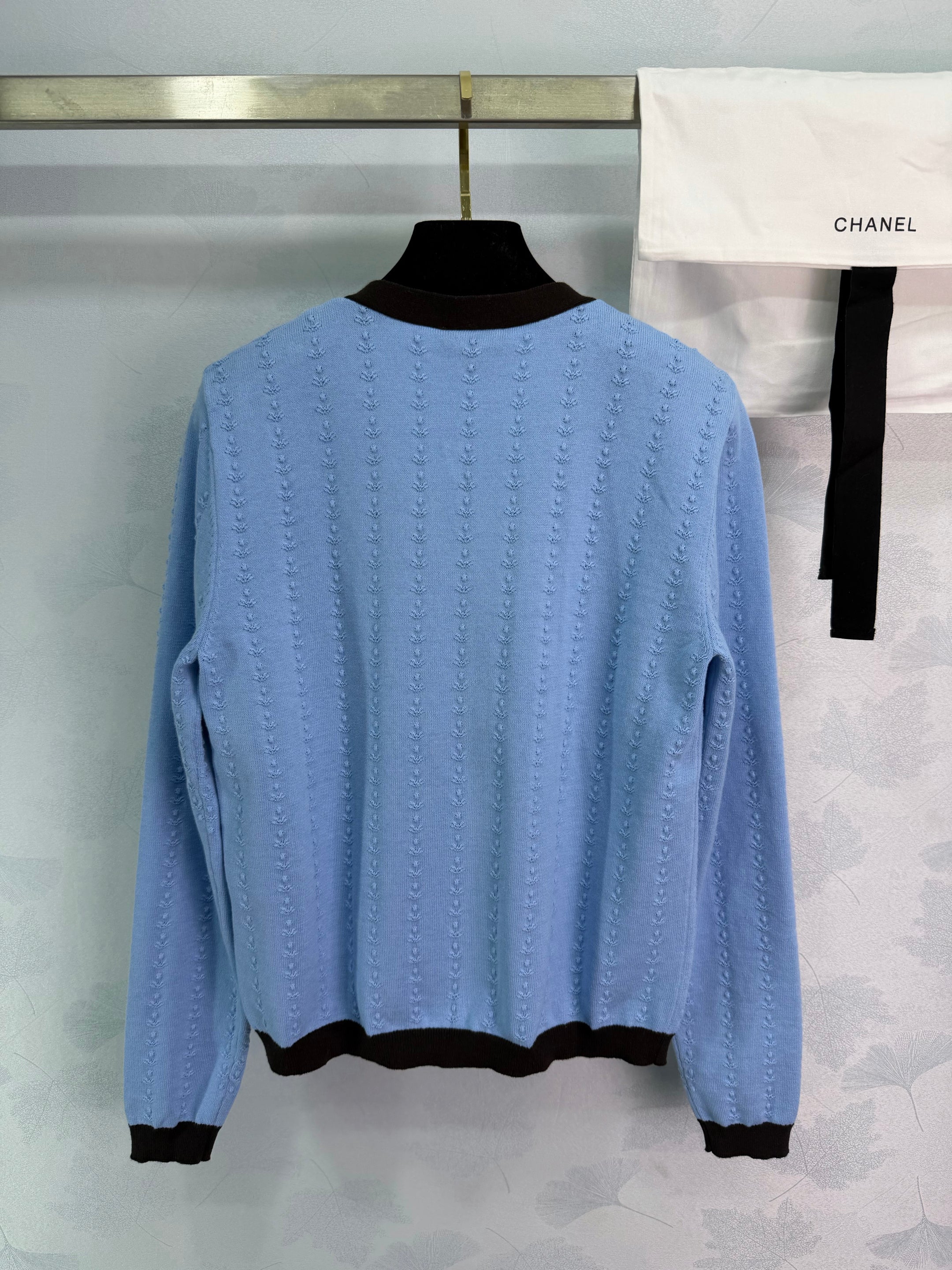 26NEW Early Spring V-neck Cardigan