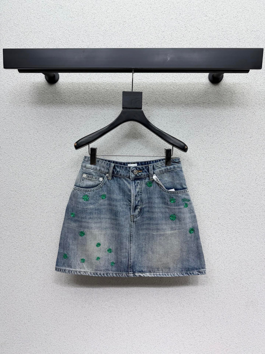 26NEW Four-Leaf Clover Embroidered Denim Skirt