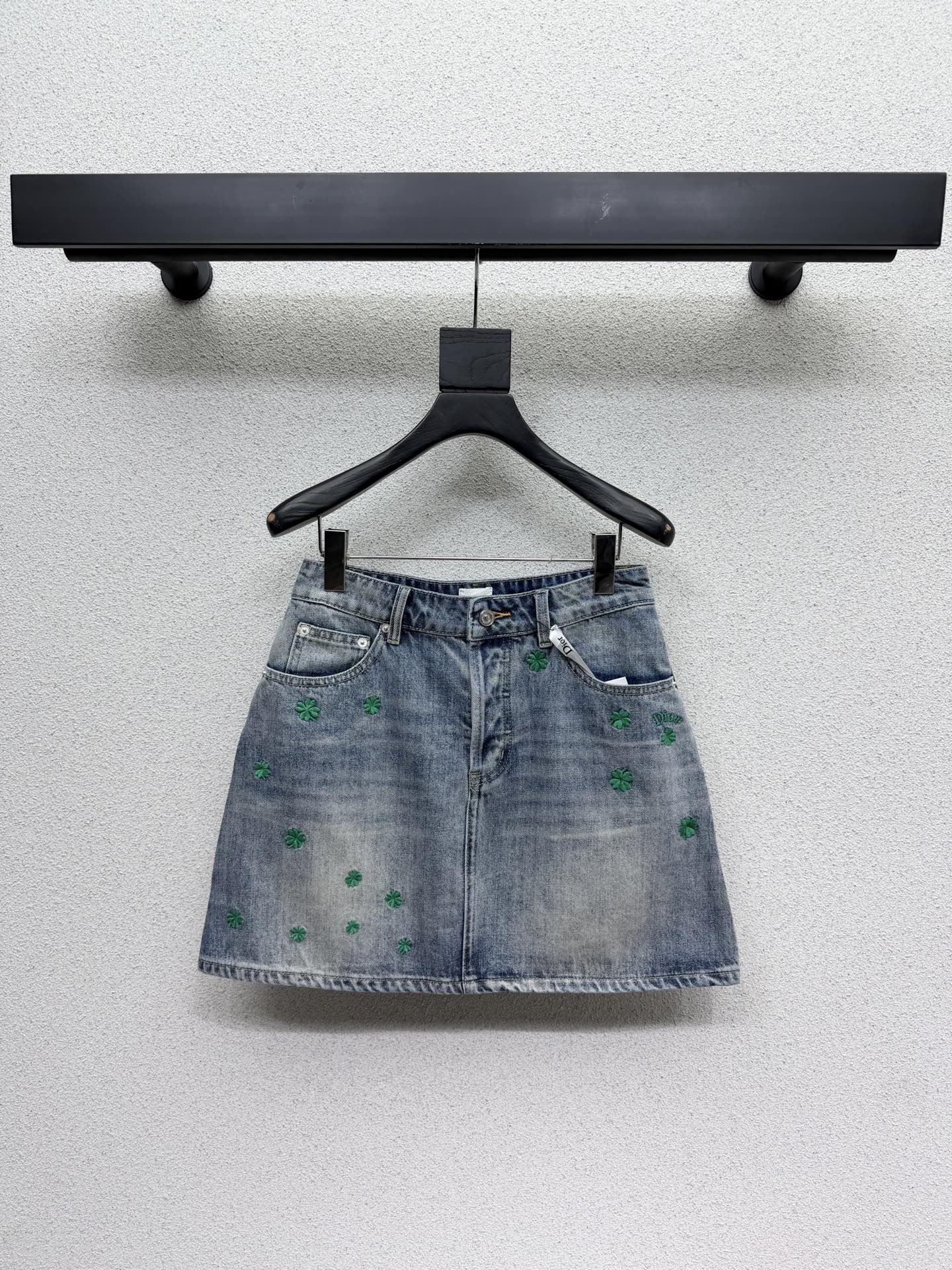 26NEW Four-Leaf Clover Embroidered Denim Skirt