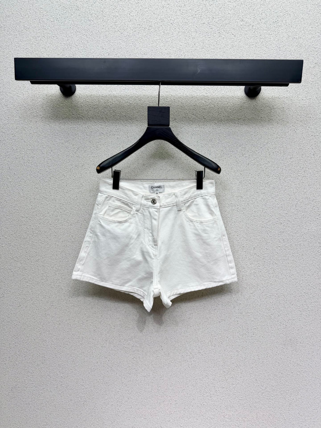 26NEW White Denim Shorts with Double C on Both Sides and Pockets
