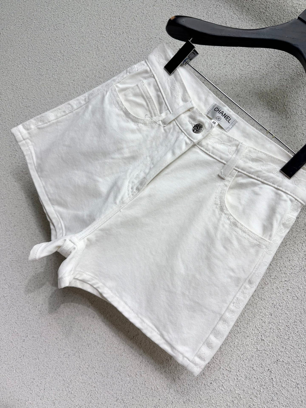 26NEW White Denim Shorts with Double C on Both Sides and Pockets