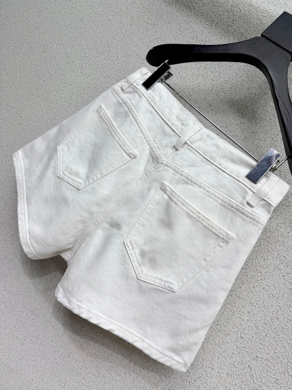 26NEW White Denim Shorts with Double C on Both Sides and Pockets