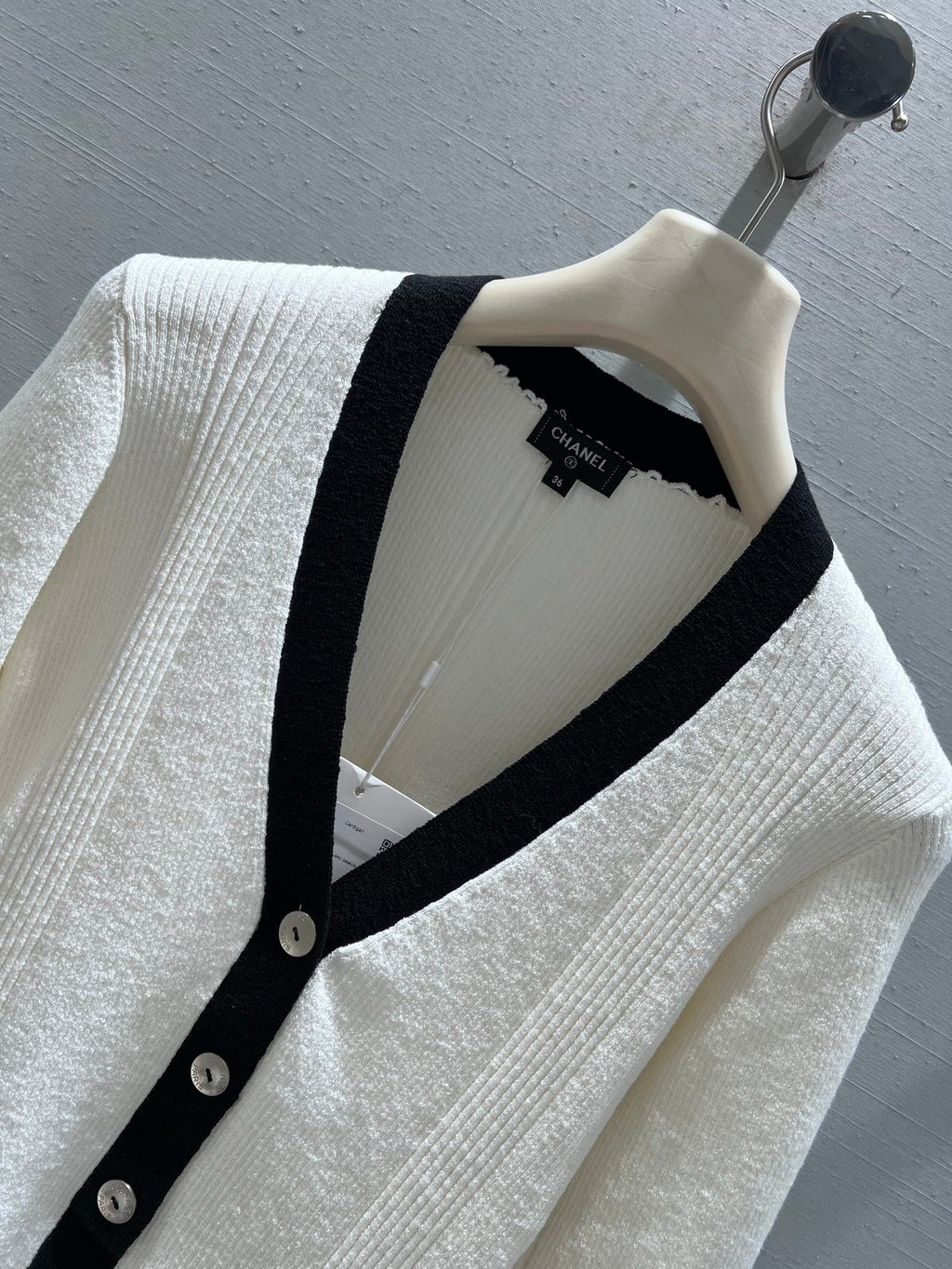 26NEW Color Block V-Neck Knit Cardigan