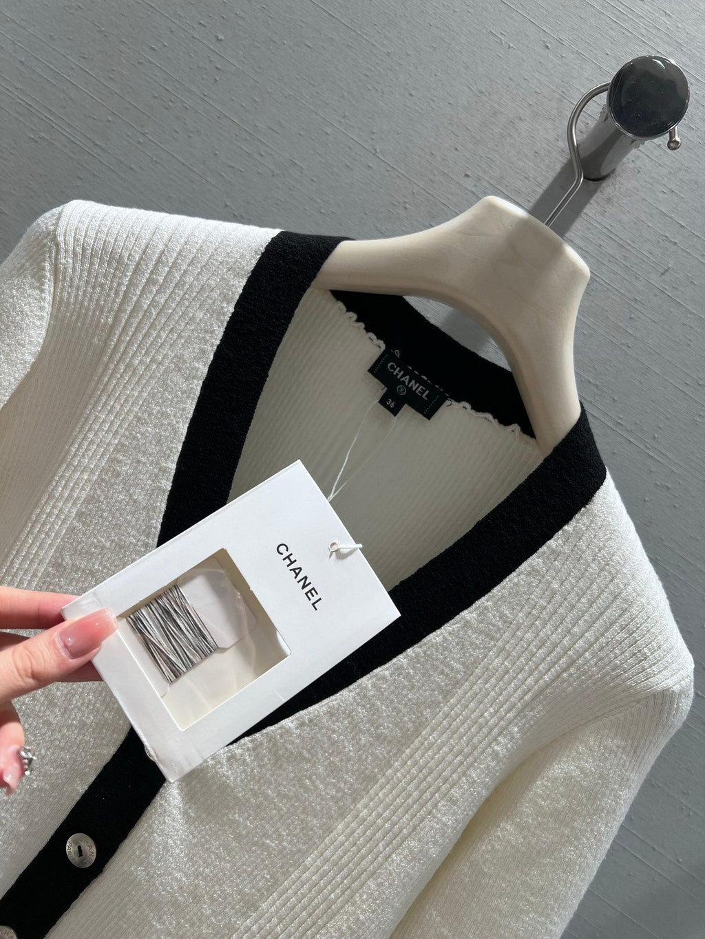 26NEW Color Block V-Neck Knit Cardigan