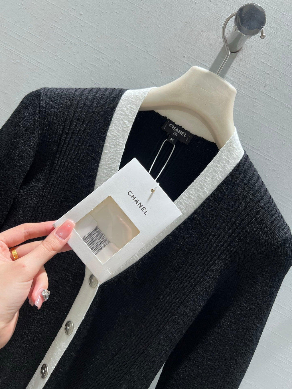 26NEW Color Block V-Neck Knit Cardigan