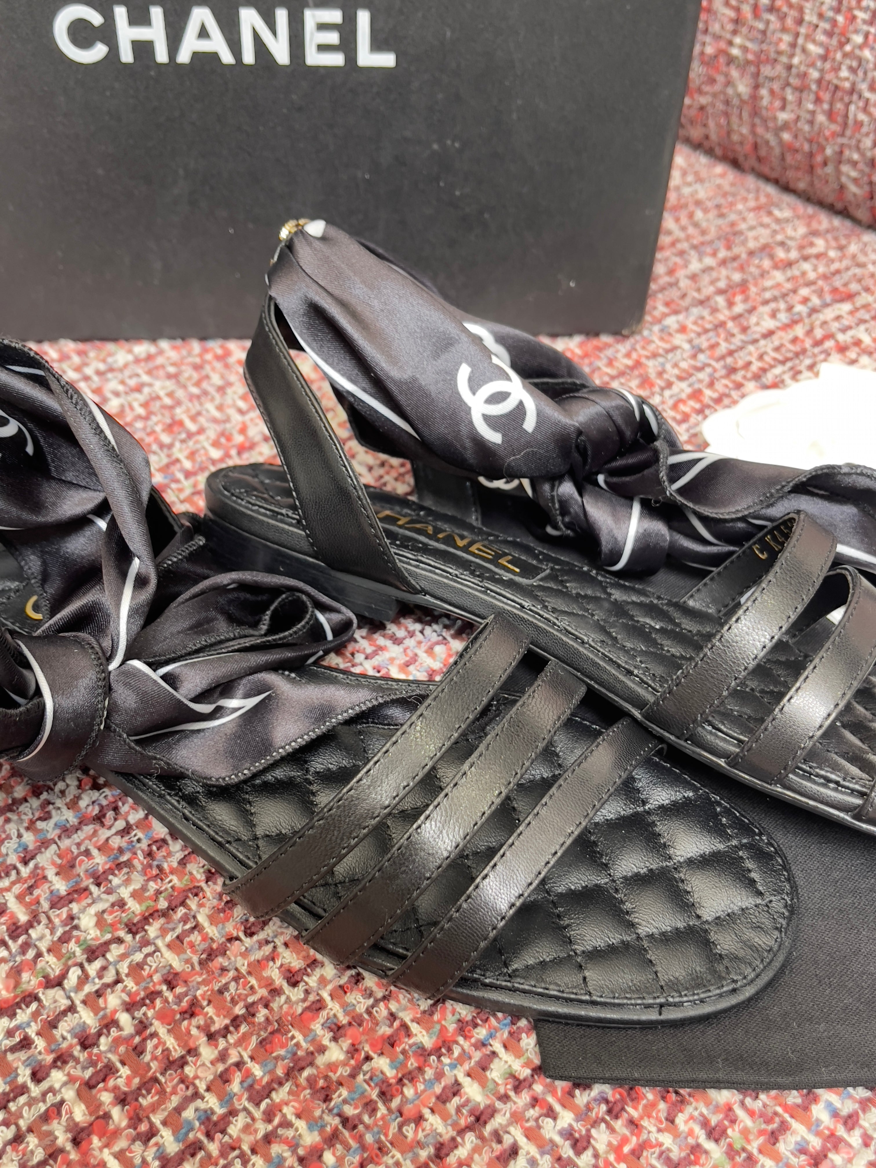 26NEW Flat Ribbon Sandals