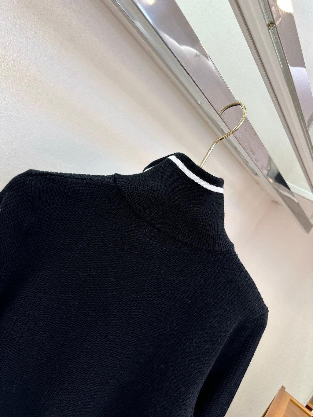 26NEW Classic Stand Collar Black Knit Zip-Up Cardigan