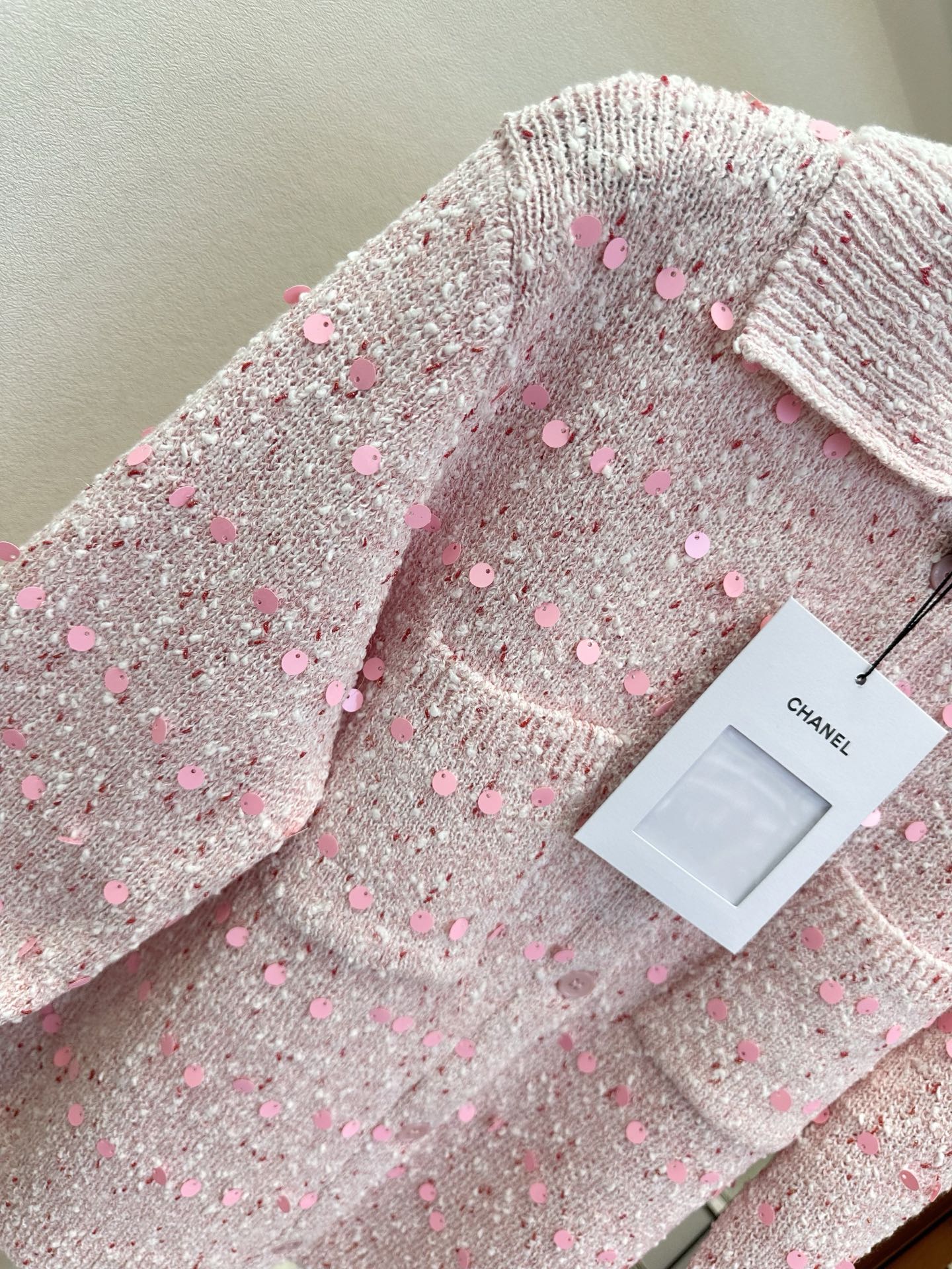 26NEW Delicate Sequin Knit