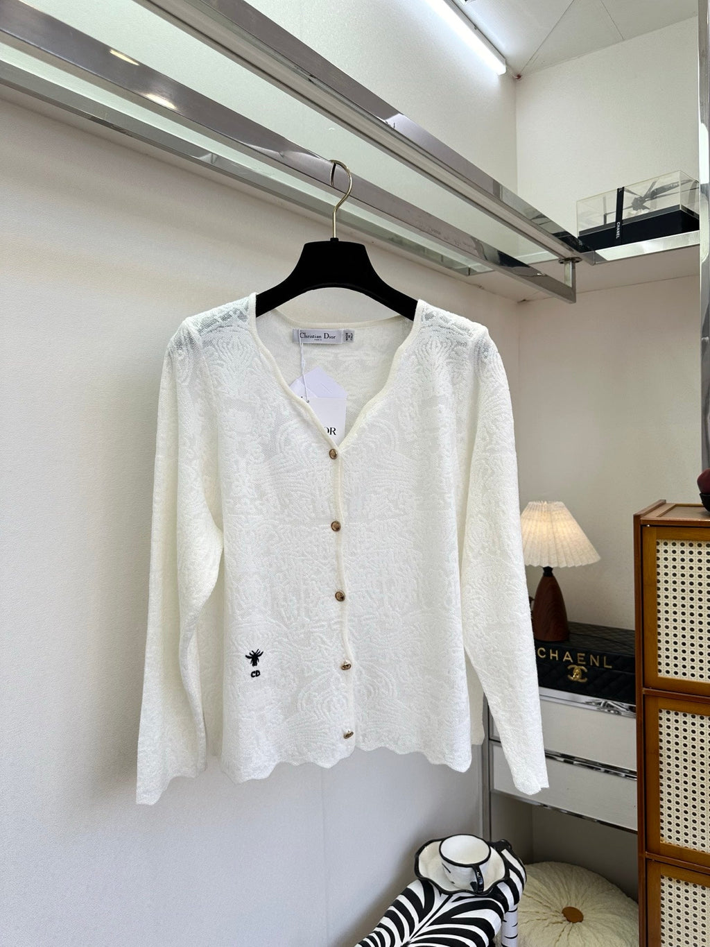 26NEW Embossed Exquisite Embroidered Cardigan