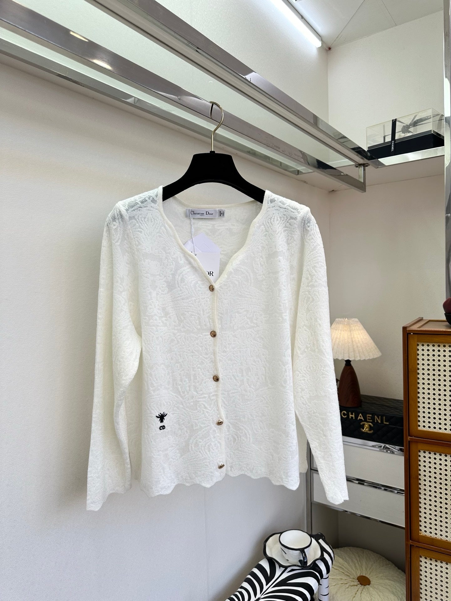 26NEW Embossed Exquisite Embroidered Cardigan