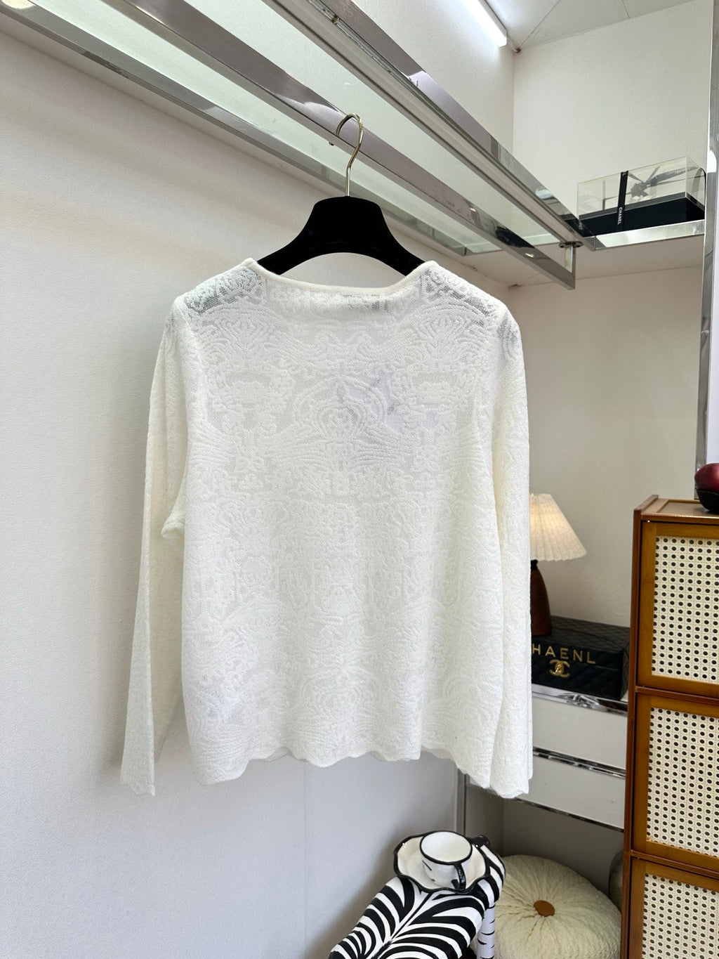 26NEW Embossed Exquisite Embroidered Cardigan