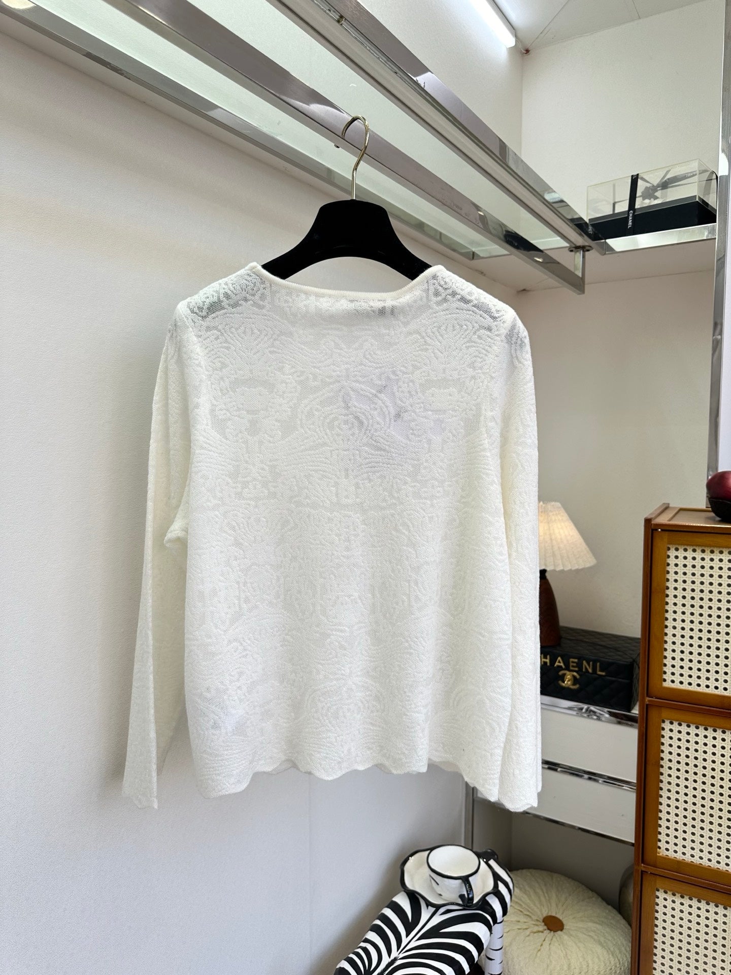 26NEW Embossed Exquisite Embroidered Cardigan