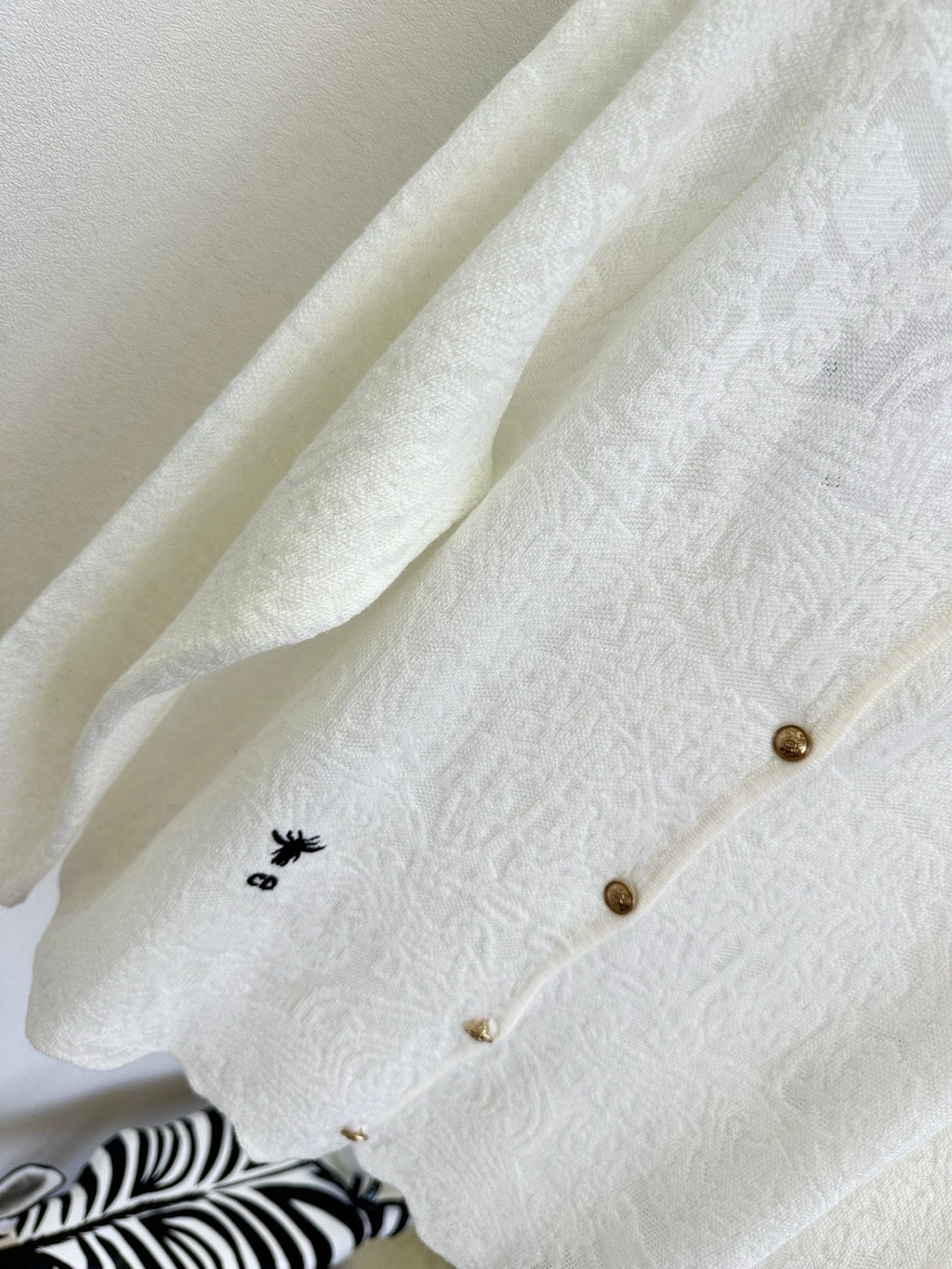 26NEW Embossed Exquisite Embroidered Cardigan