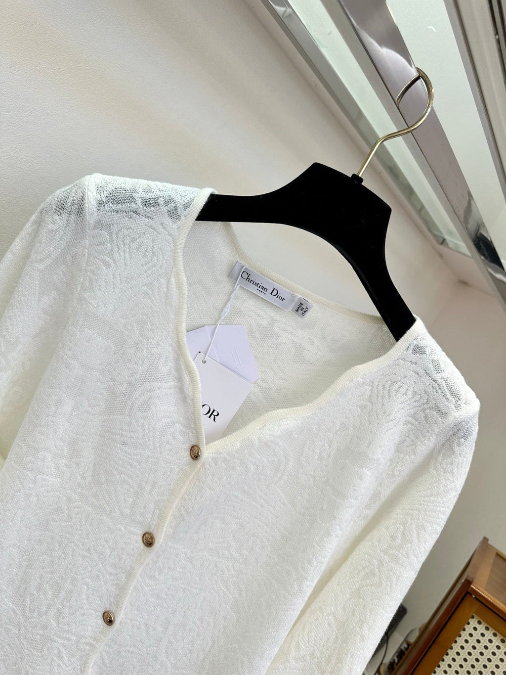 26NEW Embossed Exquisite Embroidered Cardigan