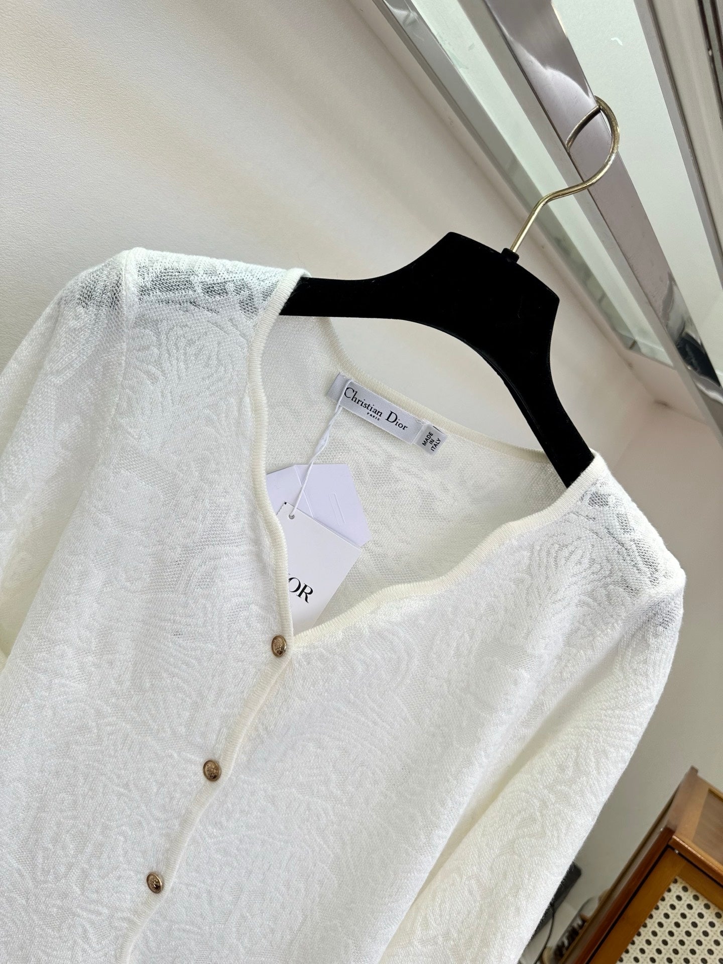 26NEW Embossed Exquisite Embroidered Cardigan