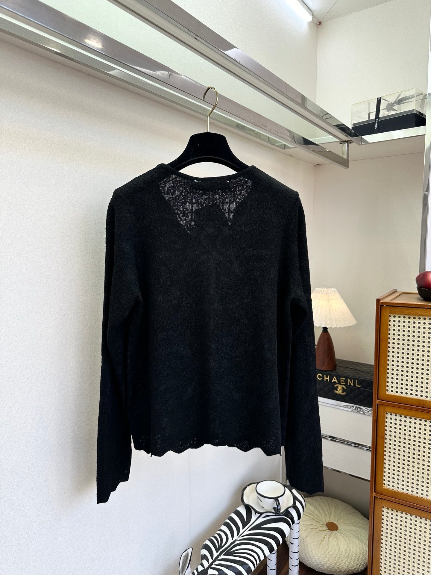 26NEW Embossed Exquisite Embroidered Cardigan