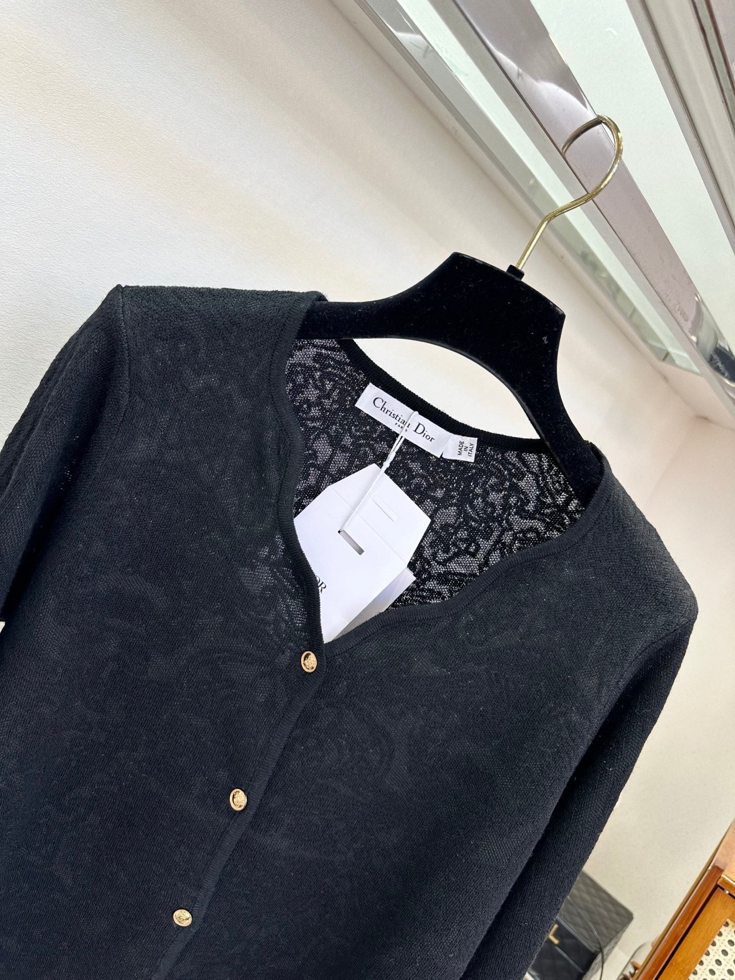 26NEW Embossed Exquisite Embroidered Cardigan