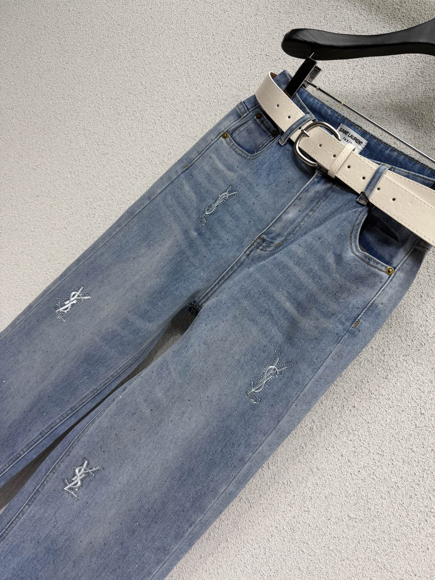 26NEW Rhinestone Embroidered Letter Straight Leg Stretch Jeans