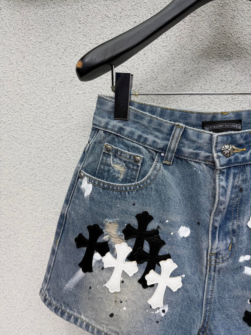 26NEW Heavy-Duty Embroidered Leather Cross Straight-Leg Denim Shorts