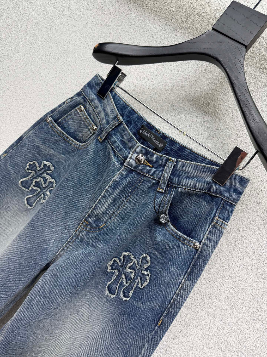 26NEW Heavy-duty Appliqué Embroidered Cross Straight-Leg Jeans
