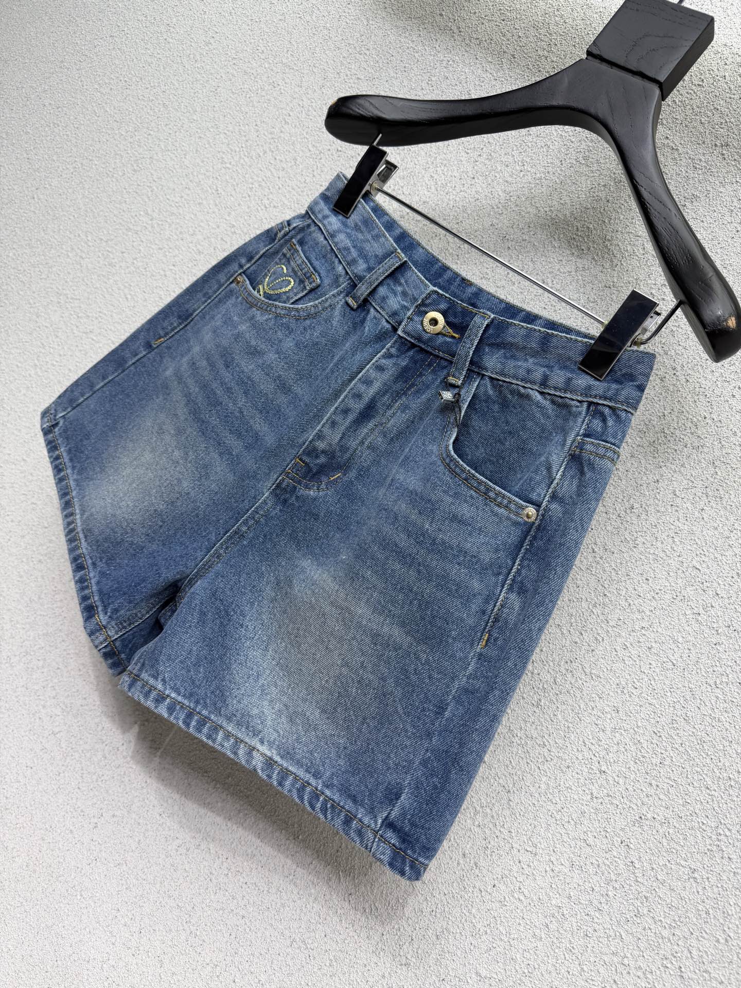 26NEW Embroidered Denim Shorts